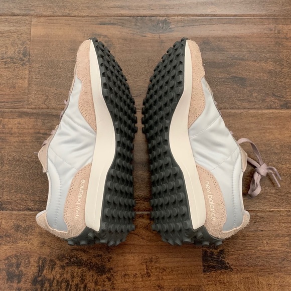 New Balance 327 Sneakers, Light Grey.  New w/Box - Picture 3 of 11